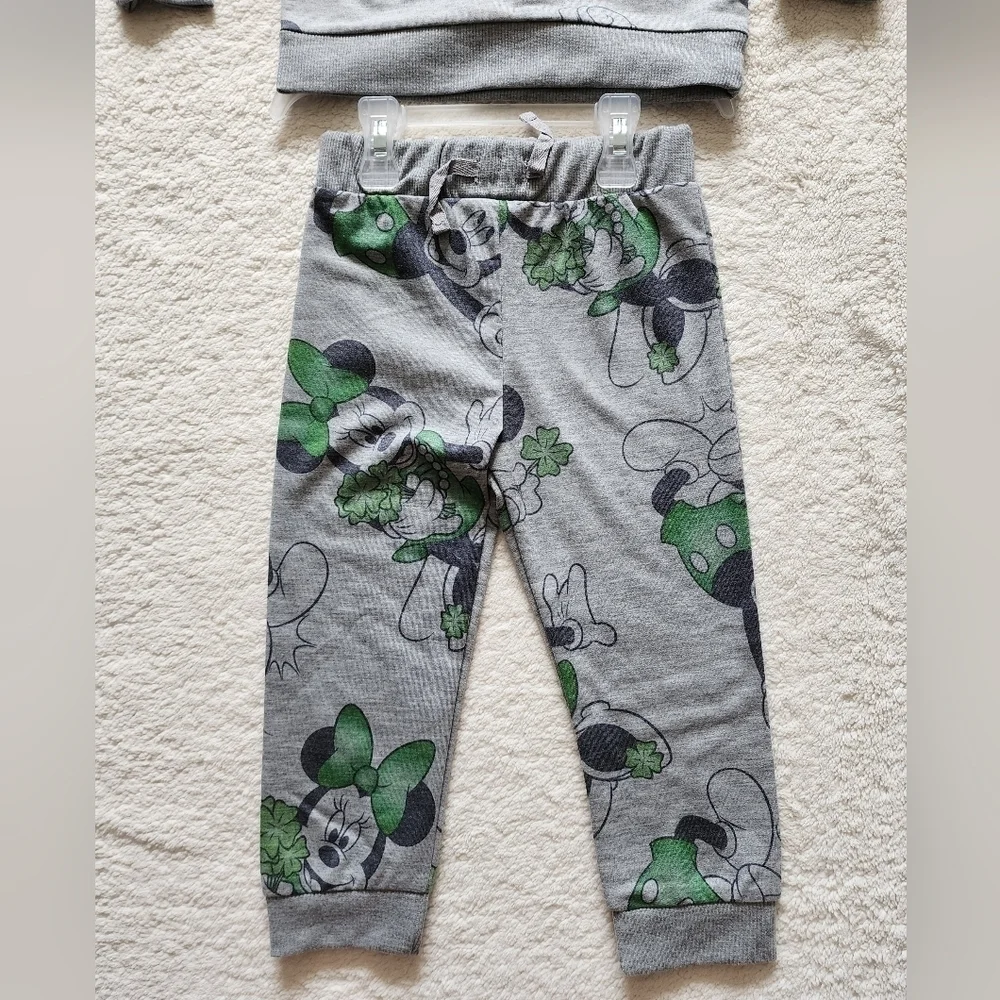 NEW unisex boy / girl Disney Mickey and Minnie mouse Patrick's day outfit size 2